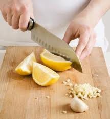 Cómo tratar la artritis con ajo y limón