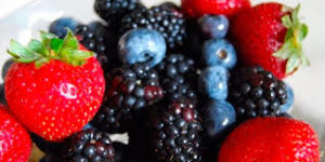 Estas Son las Frutas que Combaten la Artrosis: Uvas, Frutillas y Arándanos